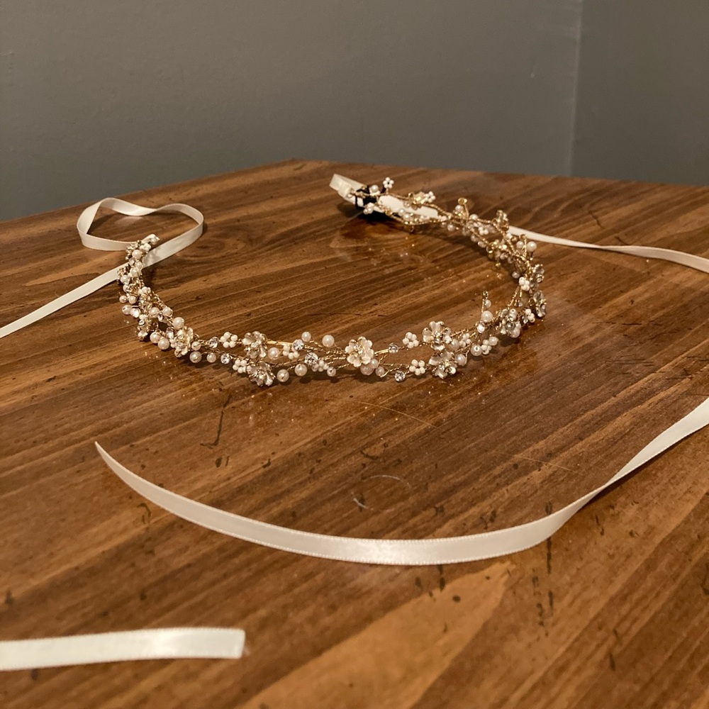 Gold, flower wedding head piece.